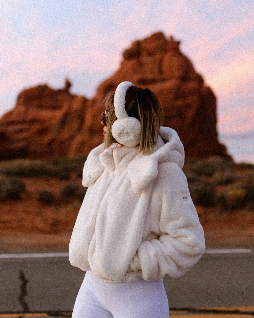 All-White Faux Fur Ensemble for Ultimate Cozy All-White Faux Fur Ensemble for Ultimate Cozy β Warm Winter Outfits