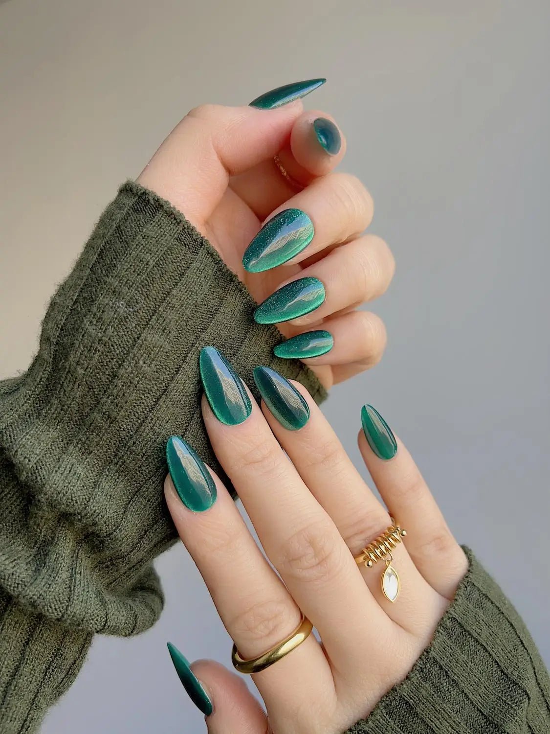 Emerald Green Cat-Eye Stiletto Emerald Green Cat-Eye Stiletto β Emerald Green Nails