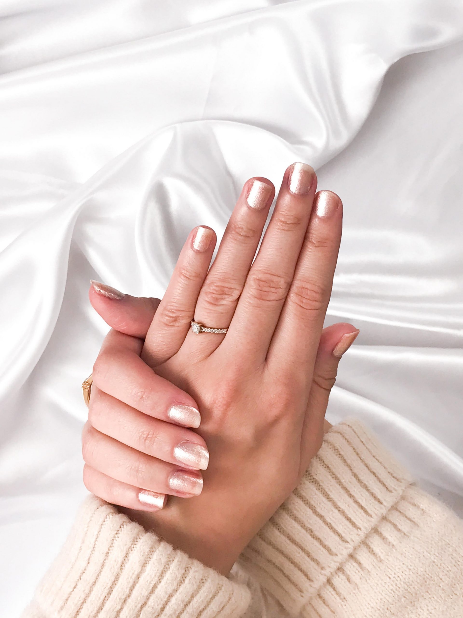 Short Almond Pale Champagne Shimmer Short Almond Pale Champagne Shimmer β New Years Nails 2027