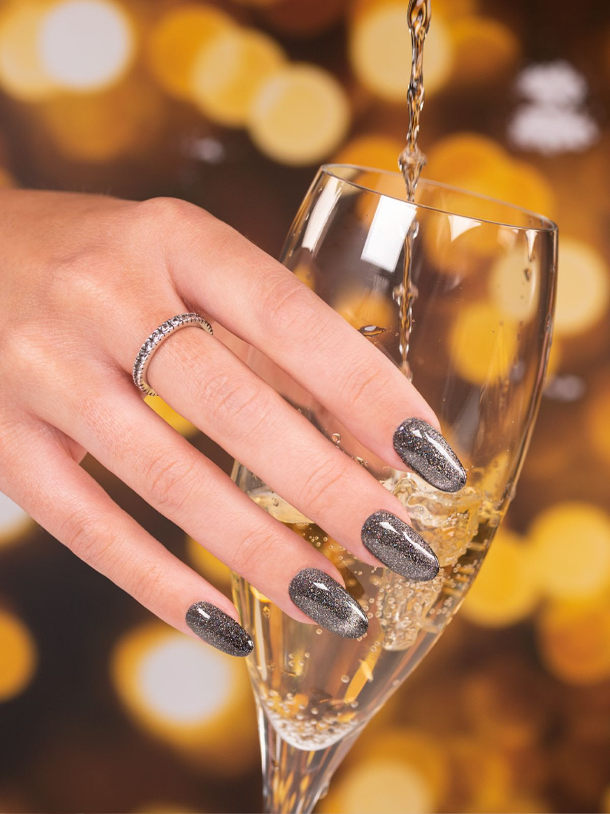 Medium Oval Dark Grey Silver Glitter — Simple New Years Nails 2027
