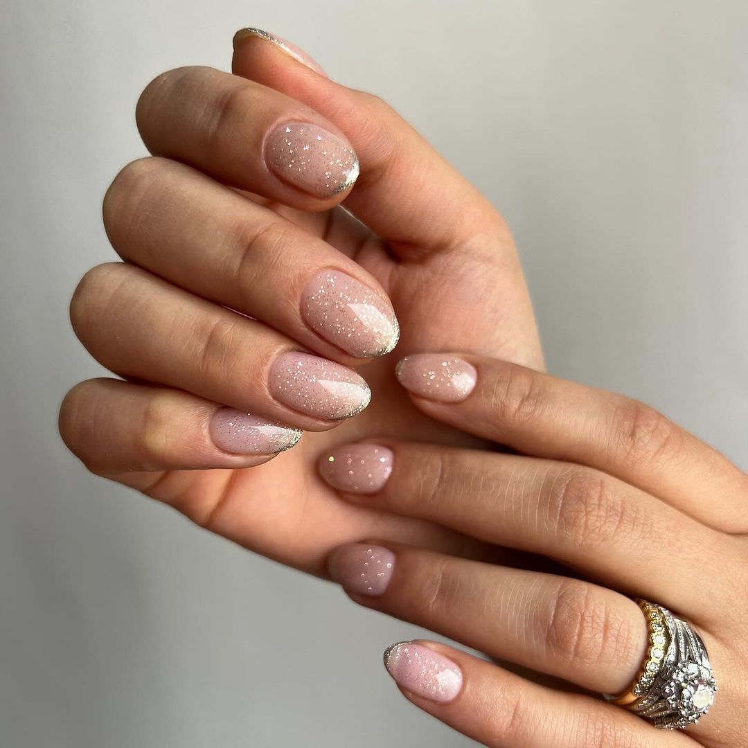 Glitter Accents Rhinestones Short Rounded Square Pale Pink Glitter and Rhinestones Glitter Accents Rhinestones Short Rounded Square Pale Pink Glitter and Rhinestones β Sparkly Winter Nails