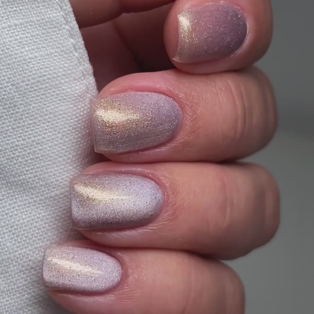 Lilac Gold Shimmer Cat Eye Nails — Winter Cat Eye Nails