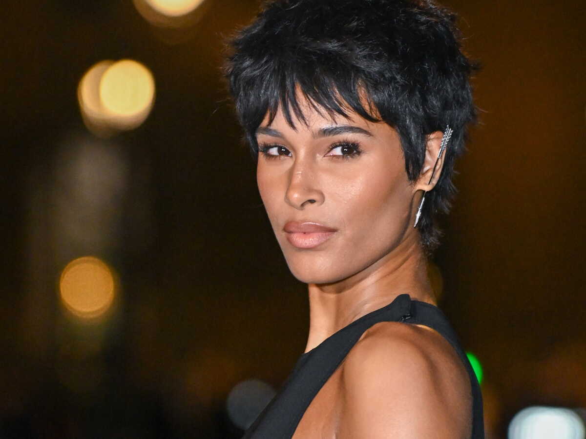Edgy Black Curly Pixie with Piecey Bangs Edgy Black Curly Pixie with Piecey Bangs β Winter Haircuts for Women