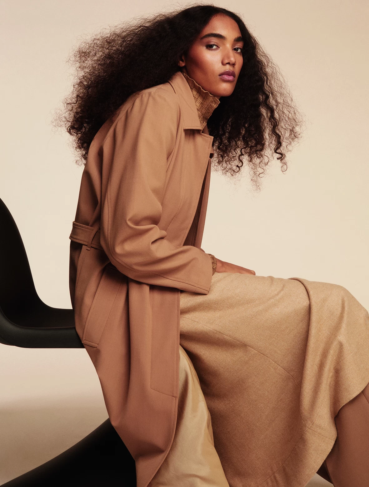 Minimalist Tan Trench Coat Over Beige Turtleneck and Wide-Leg Pants Minimalist Tan Trench Coat Over Beige Turtleneck and Wide-Leg Pants β Winter Photoshoot Outfits