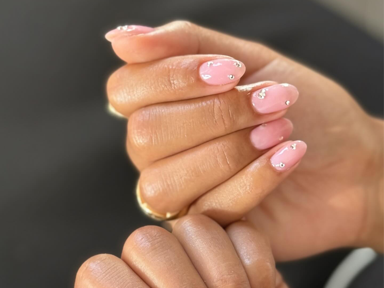 Short Oval Light Pink Minimalist Rhinestones Short Oval Light Pink Minimalist Rhinestones β Winter Rhinestone Nails