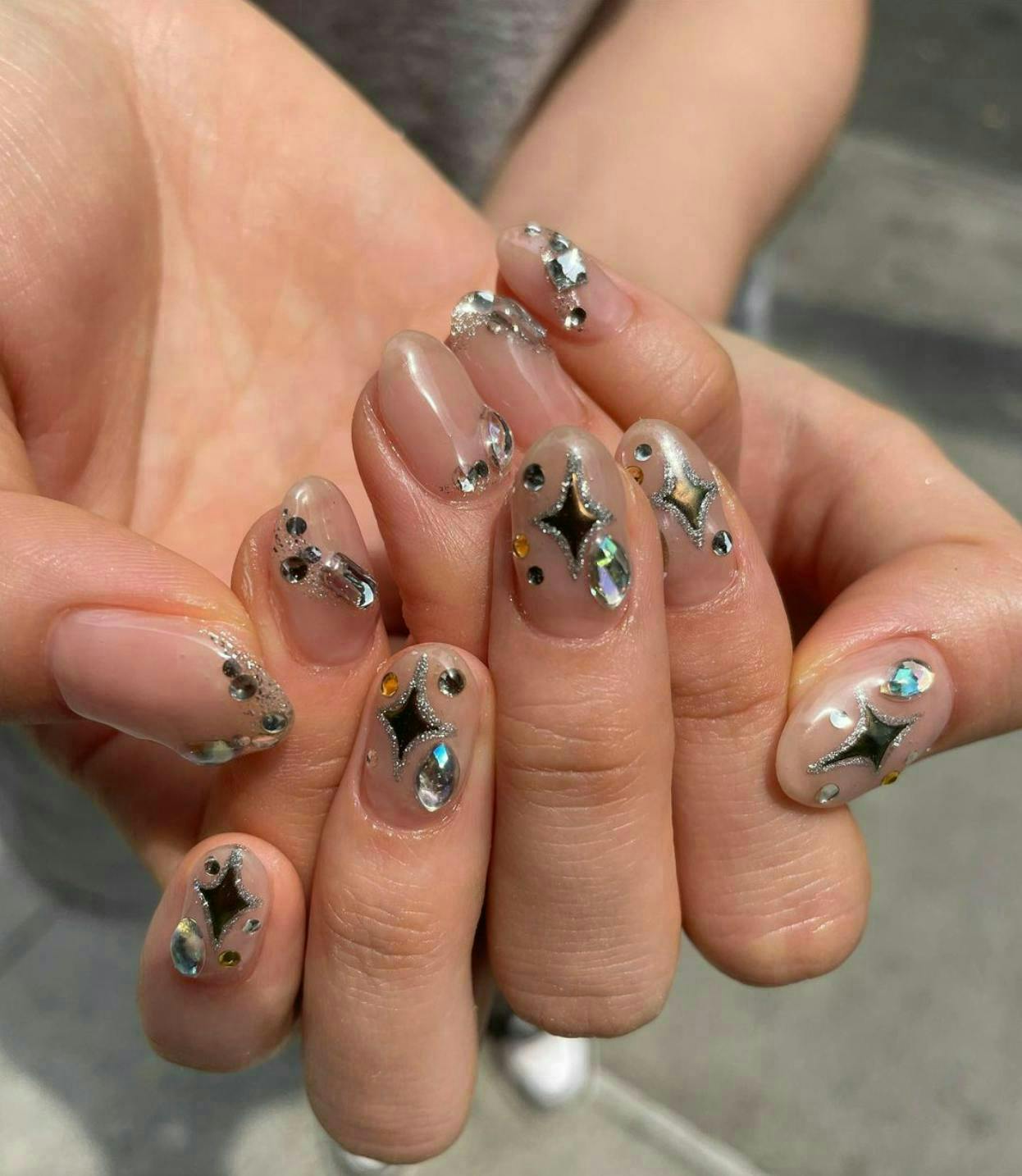 Nude Base with Rhinestone Star Nails — Short Winter Gel Nails
