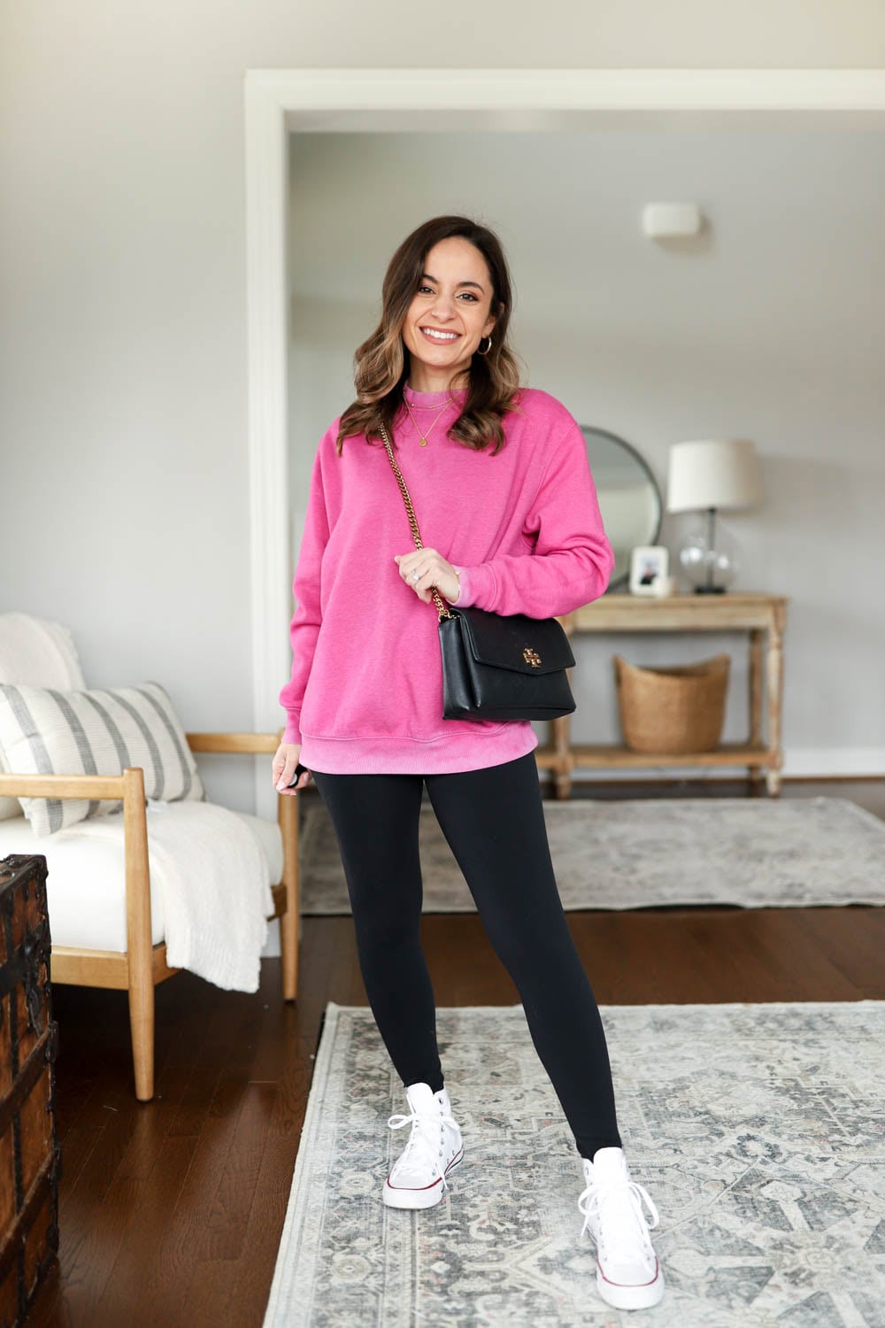 Bright Sweatshirt Pop: Black Leggings with Pink Oversized Top Bright Sweatshirt Pop: Black Leggings with Pink Oversized Top β Winter Outfits with Leggings