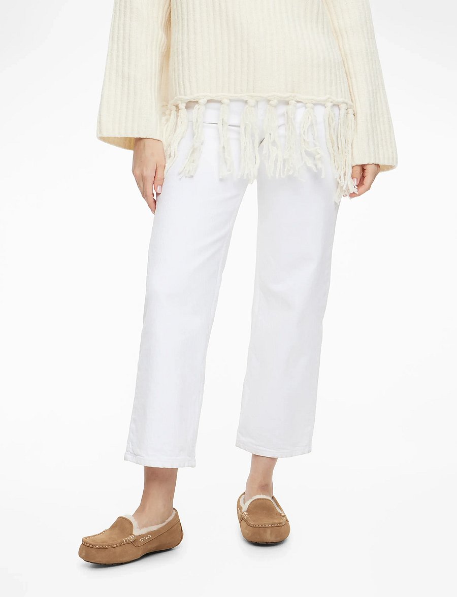 Relaxed Vibe: Moccasin Uggs with Fringe Sweater and White Jeans Relaxed Vibe: Moccasin Uggs with Fringe Sweater and White Jeans β Ugg Slippers Outfits
