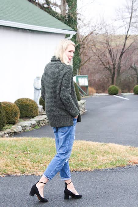 Green Chunky Turtleneck with Relaxed Blue Jeans Green Chunky Turtleneck with Relaxed Blue Jeans β Turtleneck Outfits