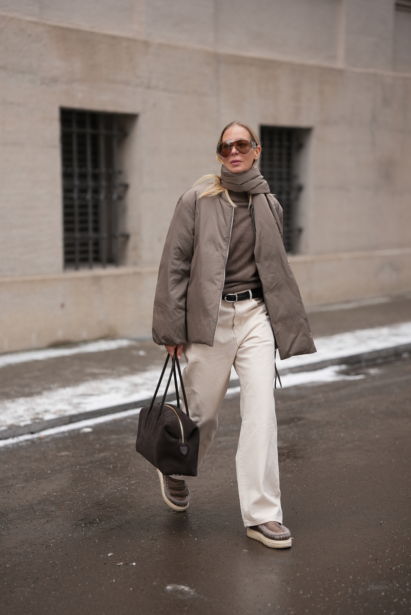 Cozy Puffer Jacket with Brown Tones Cozy Puffer Jacket with Brown Tones β Winter Business Casual Outfits