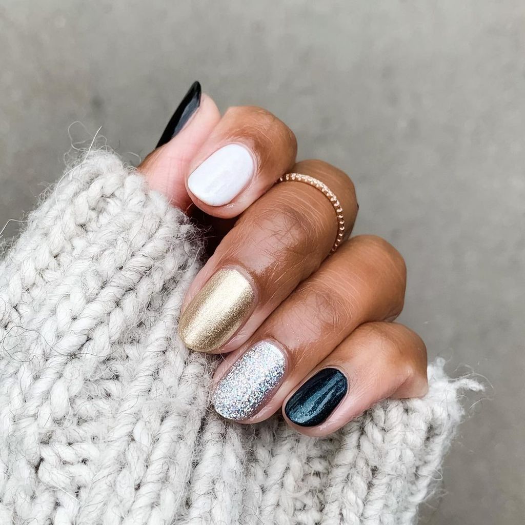 Mixed Finish Metallic Glitter Nails Mixed Finish Metallic Glitter Nails β New Years Eve Nails 2027