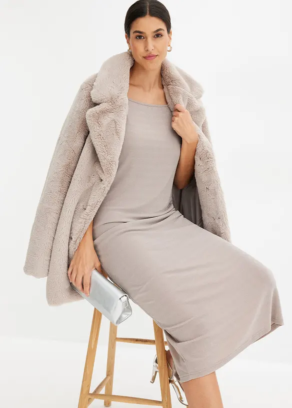 Light Grey Oversized Faux Fur Coat: Elevated Formality — Faux Fur Coat Outfits