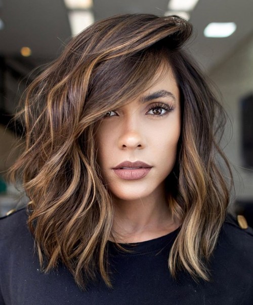 Collarbone Dark Brown Lob With Caramel Highlights Collarbone Dark Brown Lob With Caramel Highlights β Winter Brown Hair Colors