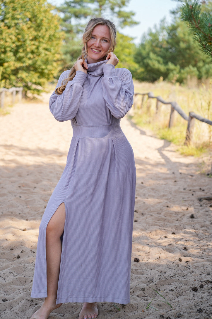 Lilac Ribbed Knit Dress with High Neck and Thigh Slit Lilac Ribbed Knit Dress with High Neck and Thigh Slit β Winter Dress Outfits