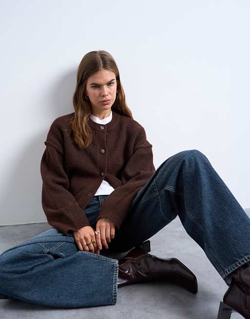 Brown Knit Cardigan with Visible Seams Over White T-Shirt and Jeans — Cardigan Outfits
