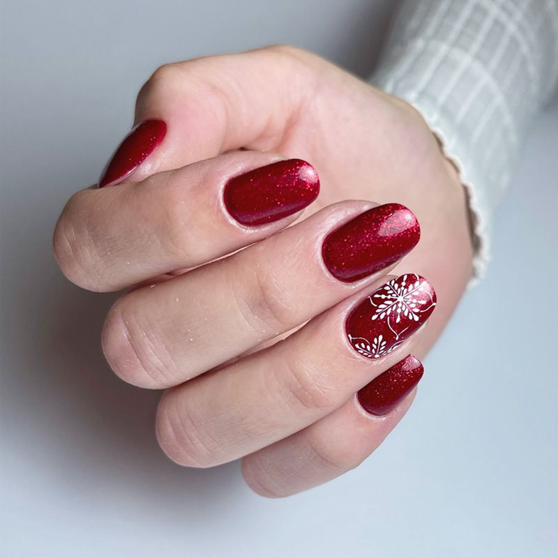 Deep Red Glitter Oval Nails with Snowflake Art Deep Red Glitter Oval Nails with Snowflake Art β Short Winter Oval Nails