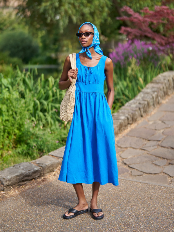 Headscarf for a Pop of Color in Summer — Scarf Outfits