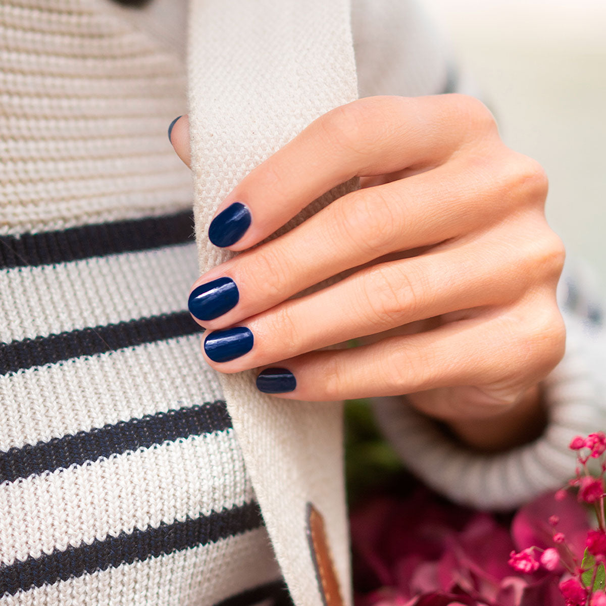 Classic Short Oval Glossy Navy — Navy Blue Nails