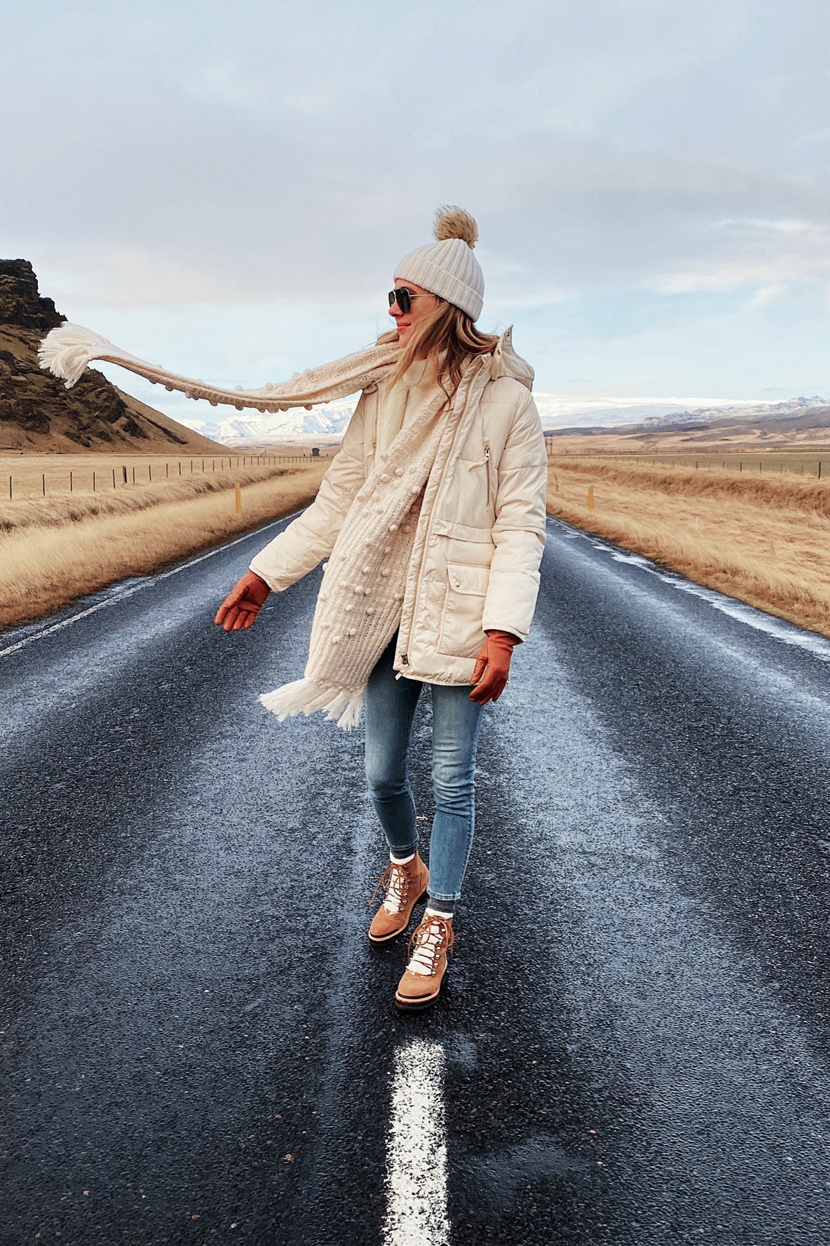 Monochromatic Cream Puffer Jacket And Scarf With Tan Boots Monochromatic Cream Puffer Jacket And Scarf With Tan Boots β Iceland Winter Outfits