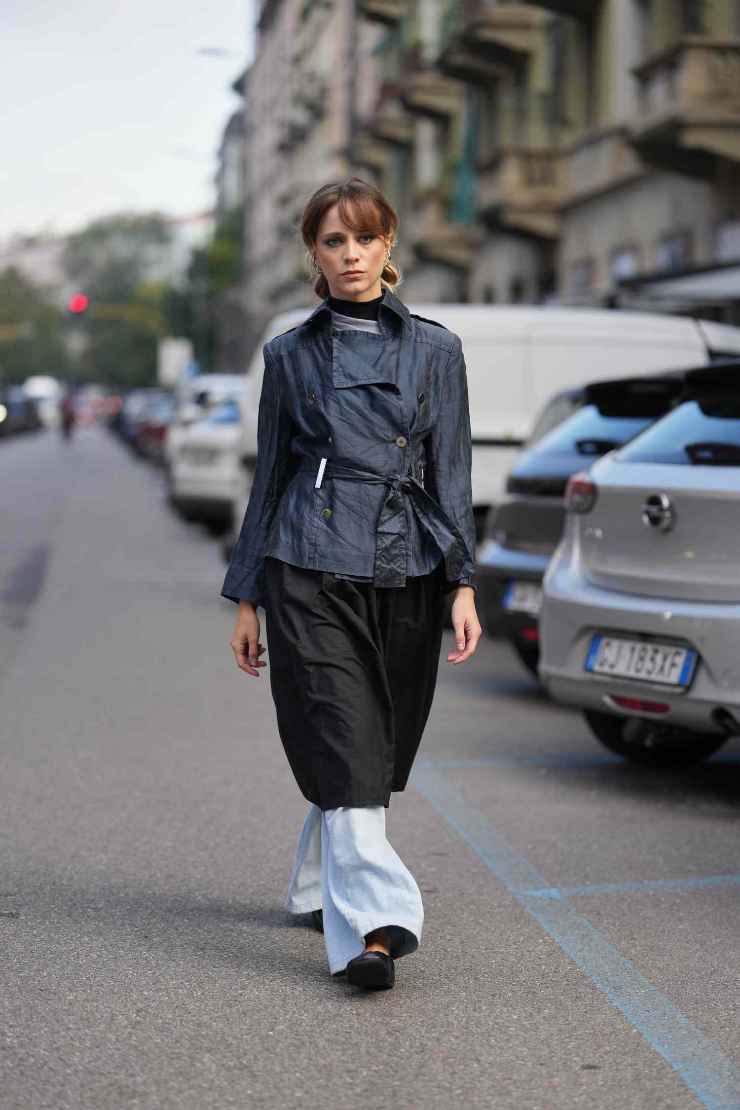 Monochromatic Base: Black Turtleneck and Dark Wide Leg Jeans — Winter Outfits with Wide Leg Jeans