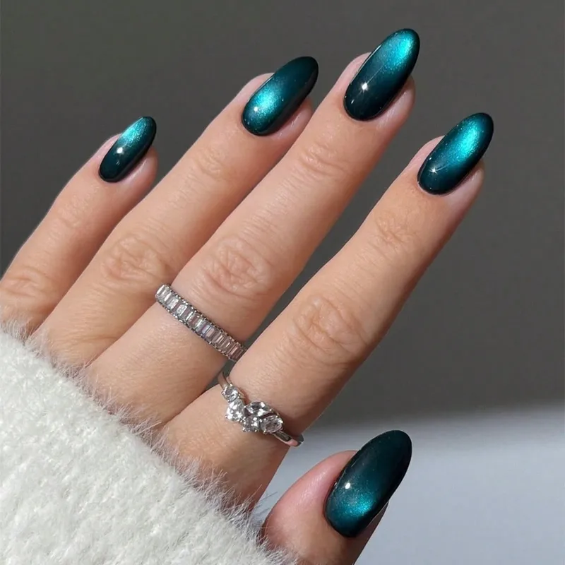 Deep Teal Green Shimmer Cat Eye Nails — Winter Cat Eye Nails