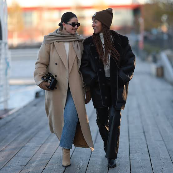 Cozy Shearling Coat Paired with a Classic Turtleneck Cozy Shearling Coat Paired with a Classic Turtleneck β Scandinavian Winter Outfits