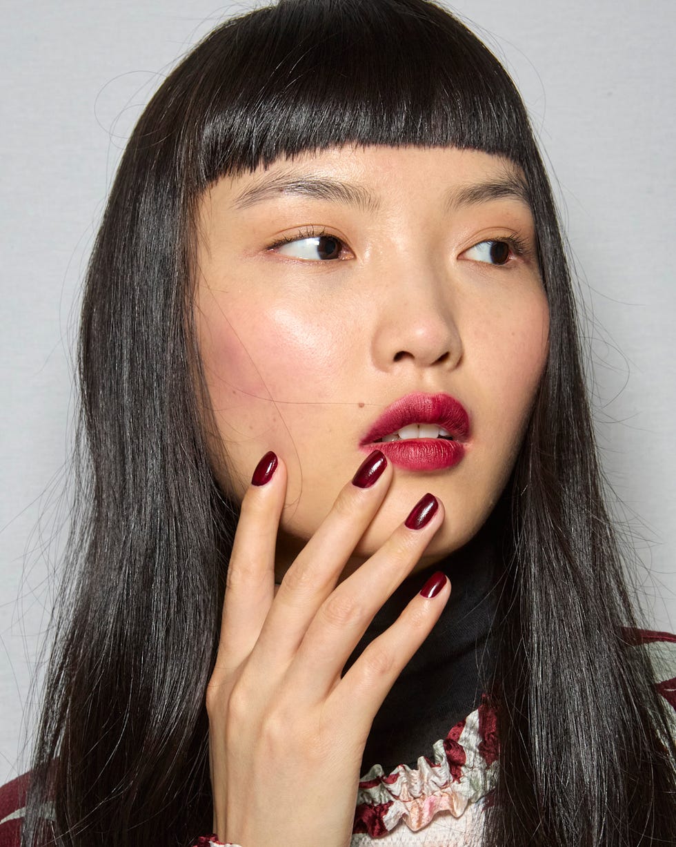 Classic Red Short Almond Nails — Winter Red Nails