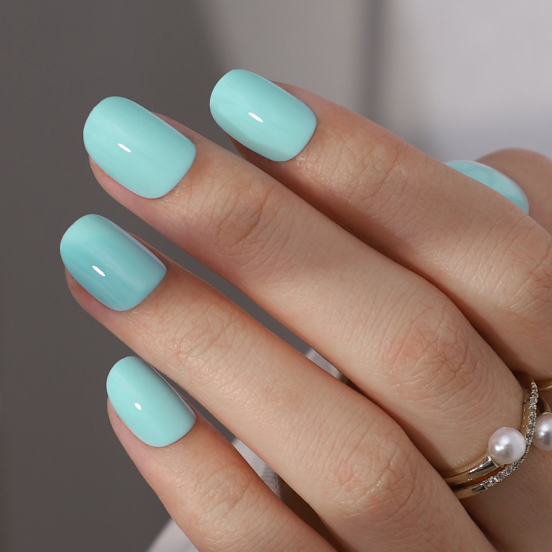 Light Turquoise Glossy Nails Light Turquoise Glossy Nails β Short Winter Round Nails