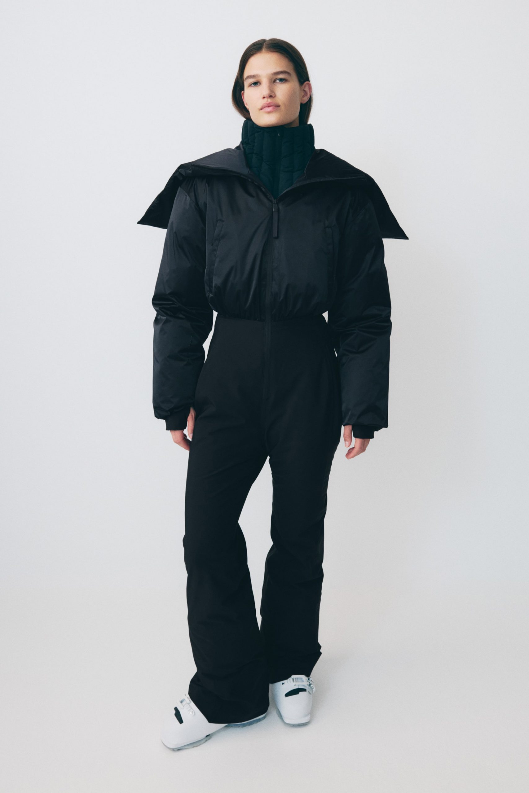 Oversized Black Puffer Jacket with Dramatic Collar Oversized Black Puffer Jacket with Dramatic Collar — Ski Outfits