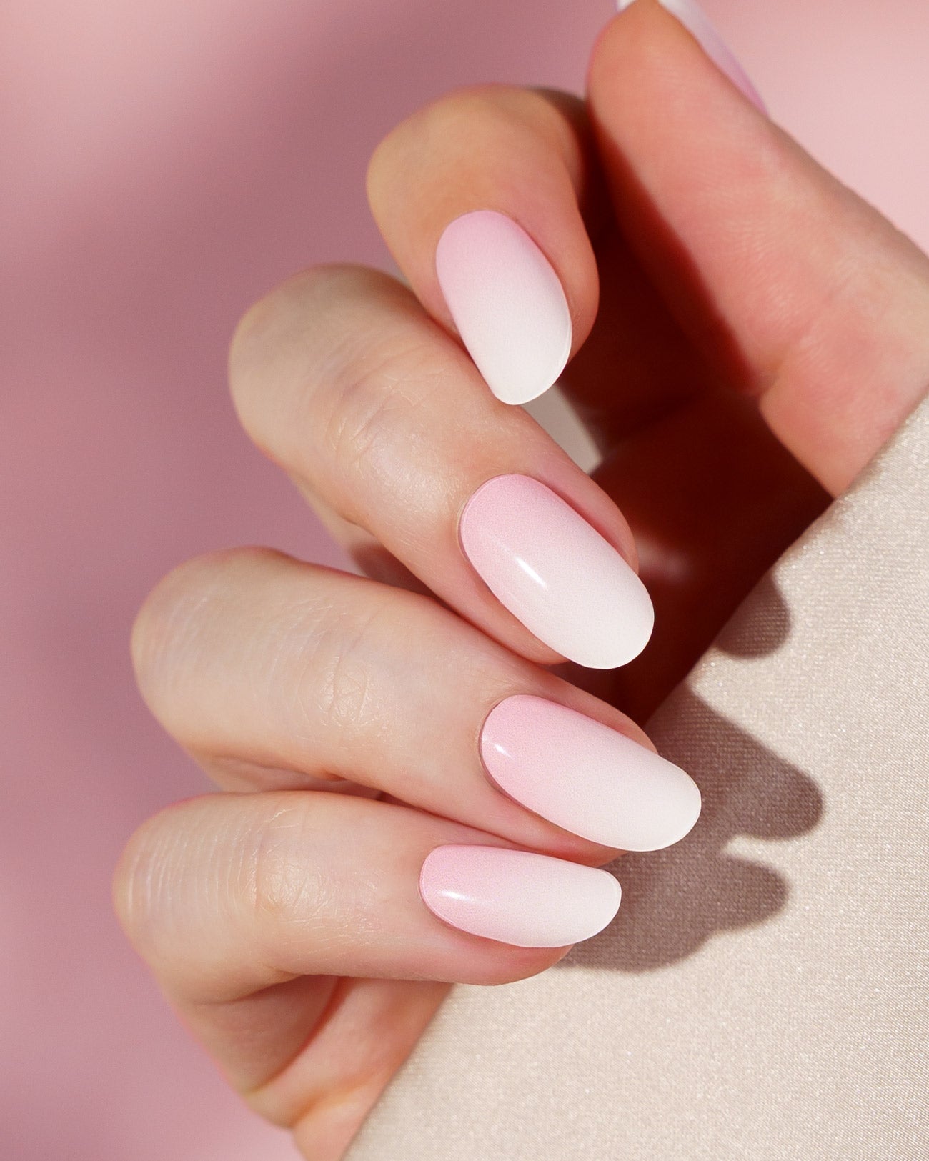 Pale Pink to White Ombre Oval Nails Pale Pink to White Ombre Oval Nails β Winter Pink Nails