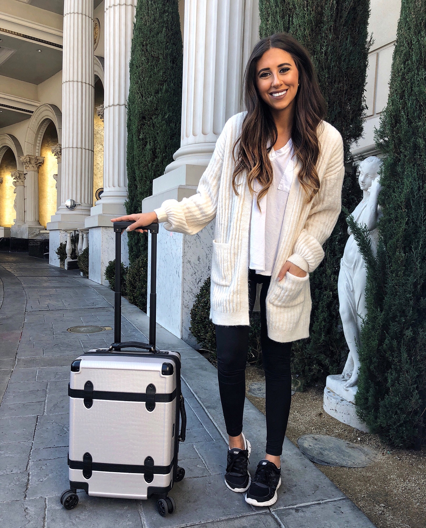 Cozy Cream Cardigan over White Tee and Black Pants Cozy Cream Cardigan over White Tee and Black Pants β Las Vegas Winter Outfits