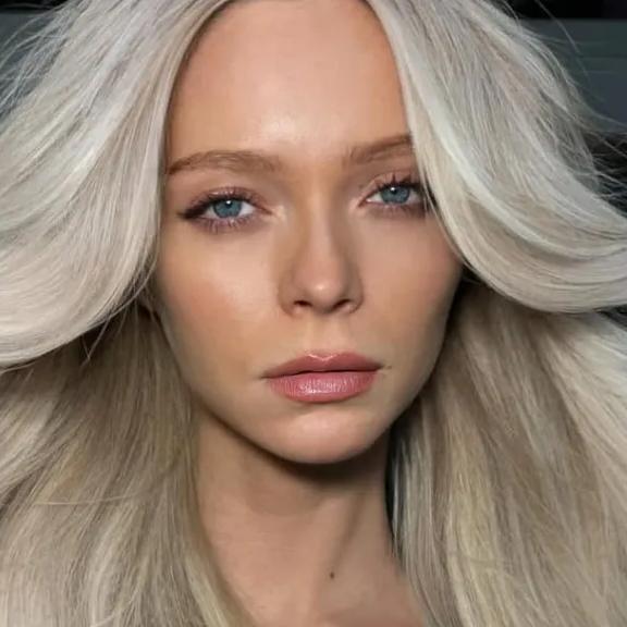 Mid-Back Platinum Blonde With Cool Ash Tones Mid-Back Platinum Blonde With Cool Ash Tones β Winter Hair Colors for Blue Eyes