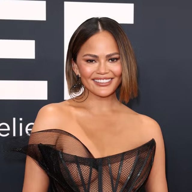 Chin-Length Blunt Bob with Highlights Chin-Length Blunt Bob with Highlights β Winter Haircuts for Thick Hair