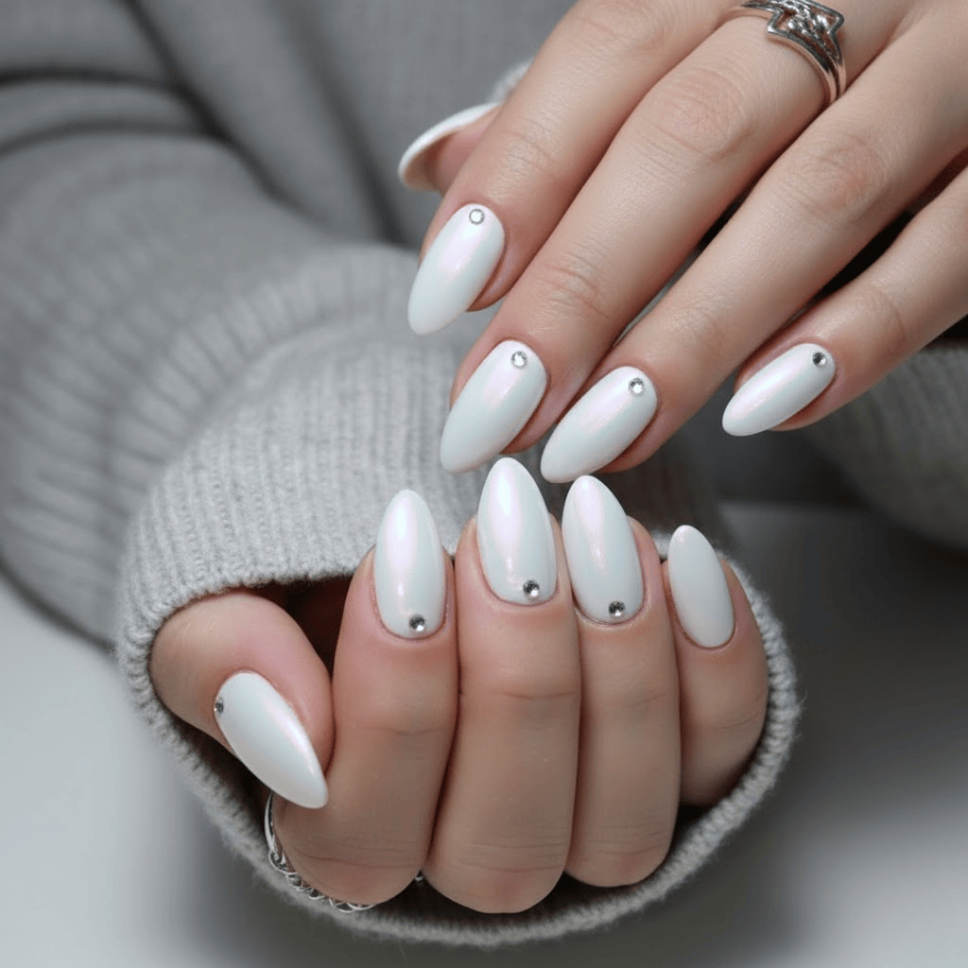 One Hand Close-Up Visual Idea One Hand Close-Up Visual Idea β Winter Almond Nails
