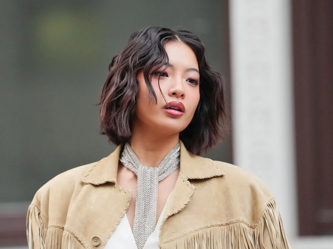 Sleek Blunt Bob In Dark Brown Sleek Blunt Bob In Dark Brown β Winter Natural Hairstyles
