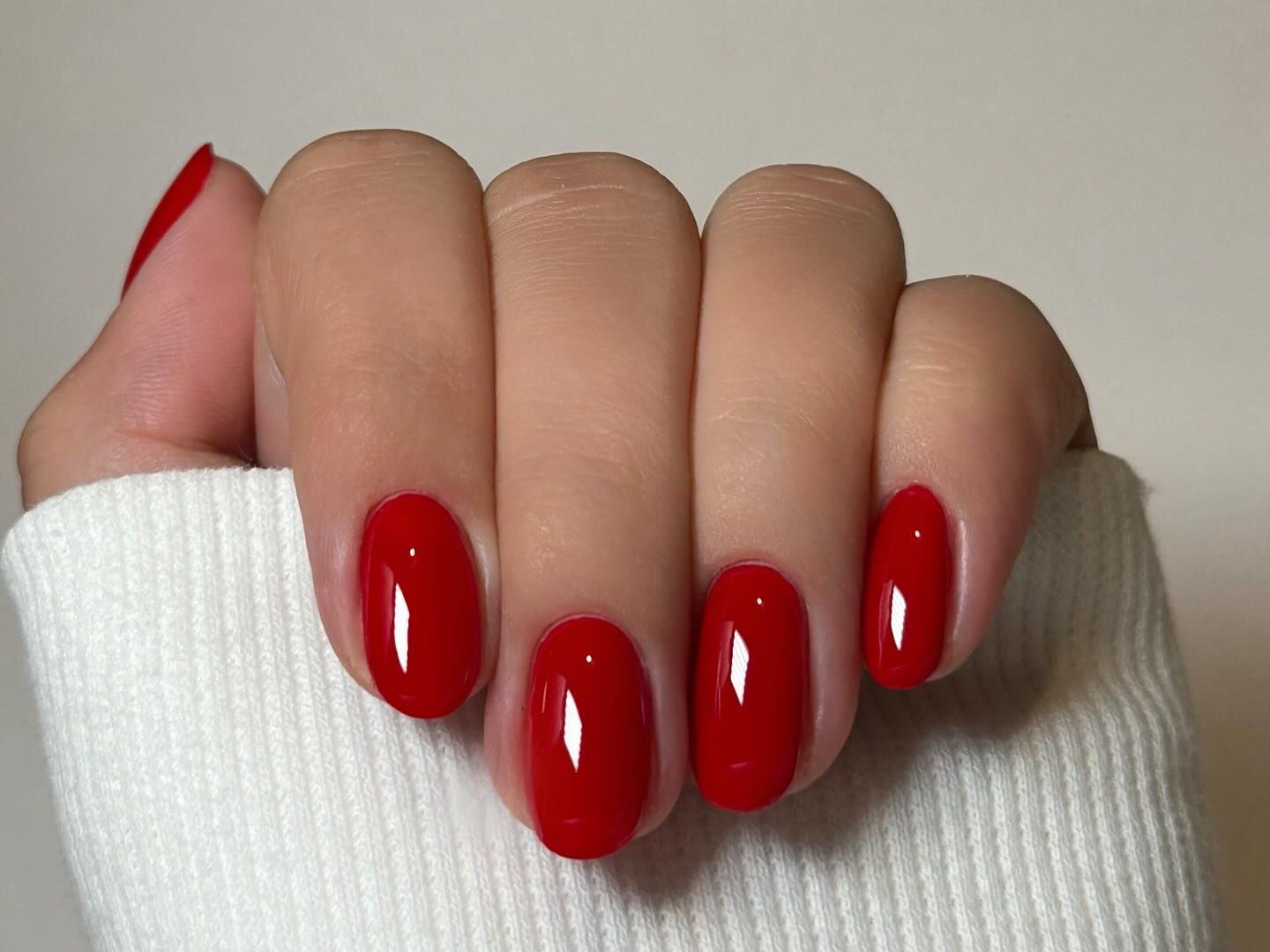 Vibrant Red Glossy Medium Oval Nails Vibrant Red Glossy Medium Oval Nails β Winter Work Nails