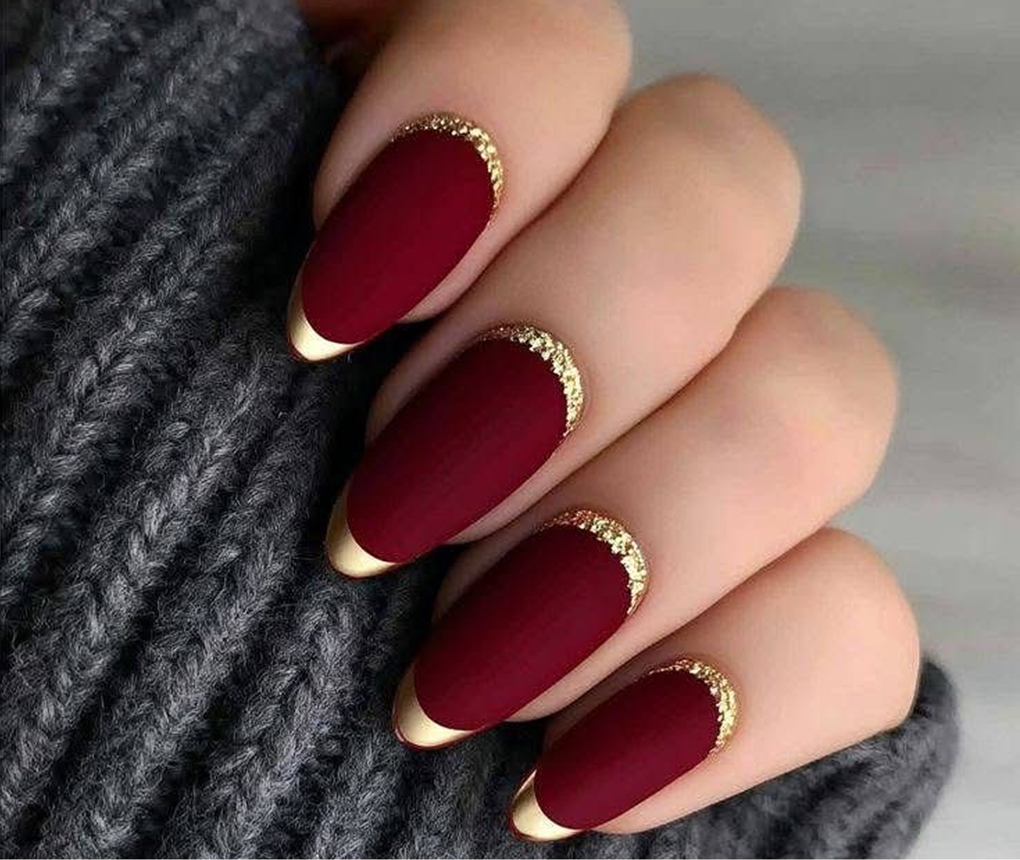 Matte And Metallic Visual Idea Matte And Metallic Visual Idea β Short Winter Oval Nails