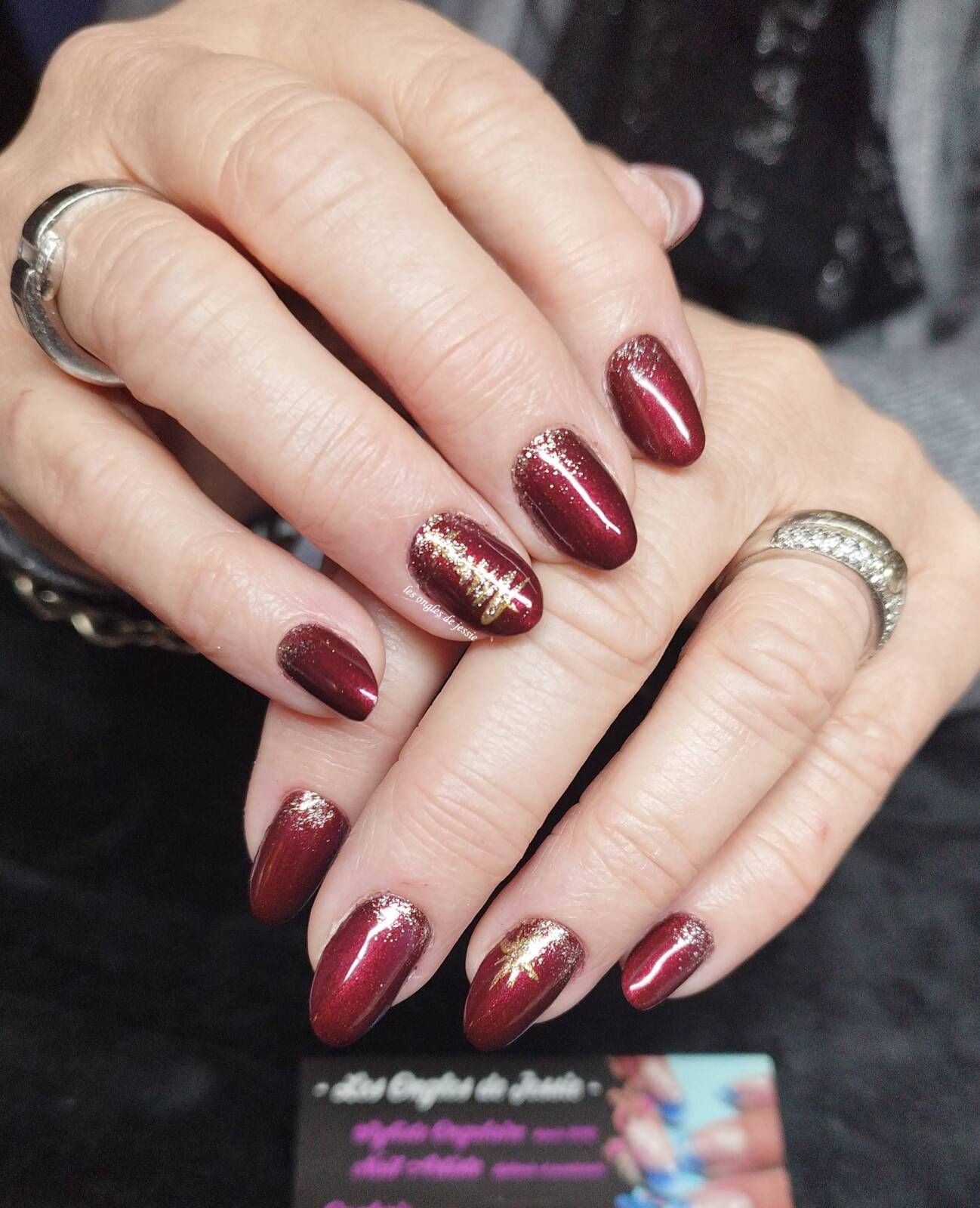 Medium Oval Burgundy with Gold Christmas Tree Medium Oval Burgundy with Gold Christmas Tree β Burgundy Christmas Nails 2026
