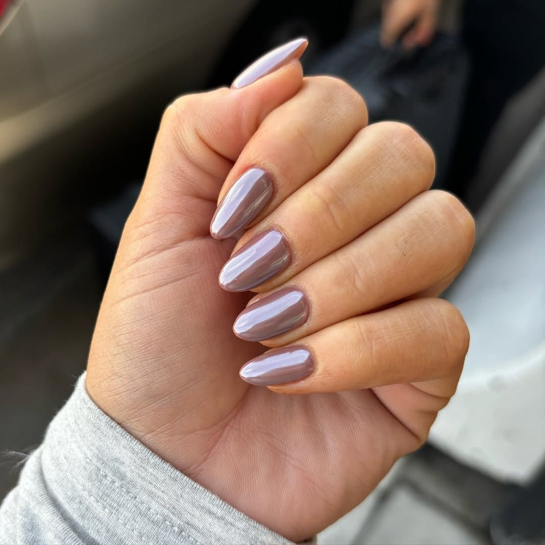 Silver Chrome Reflective Almonds Silver Chrome Reflective Almonds β Winter Nails for School