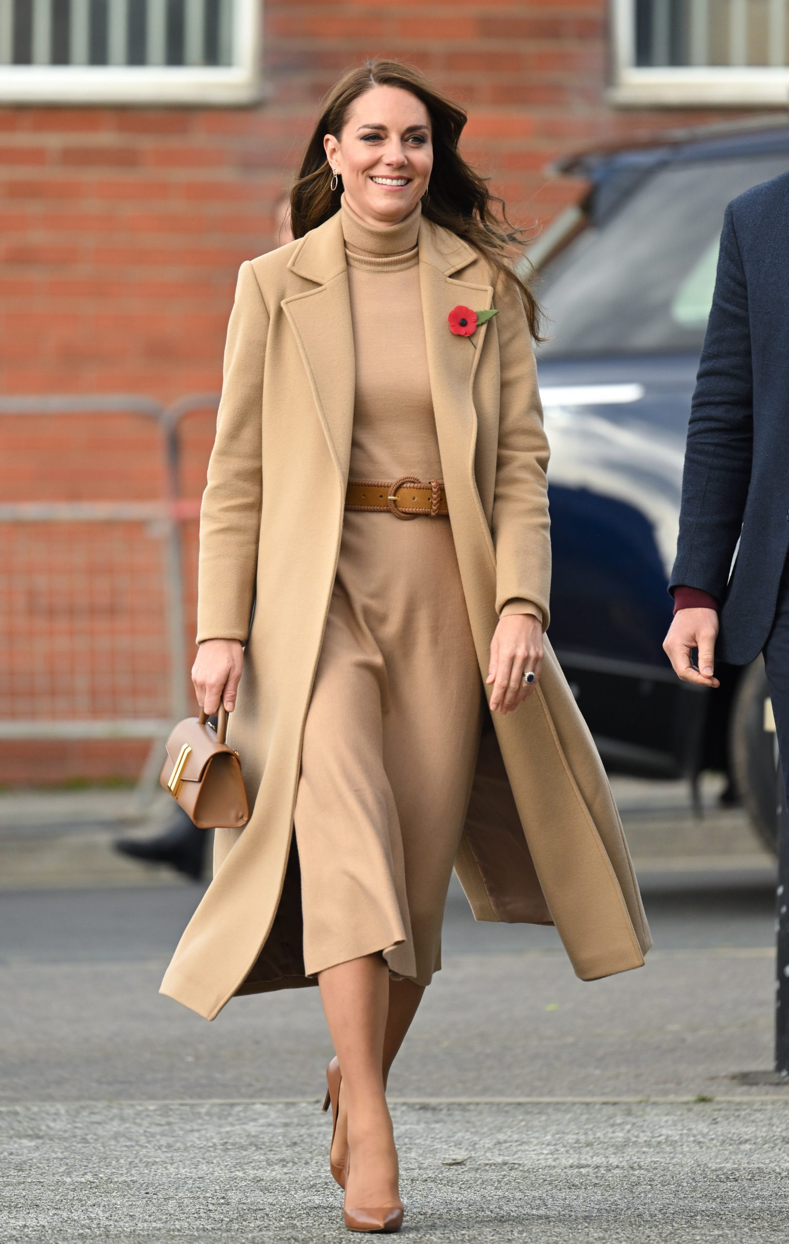 Monochromatic Camel Outfit With Midi Dress And Pumps — Camel Coat Outfits