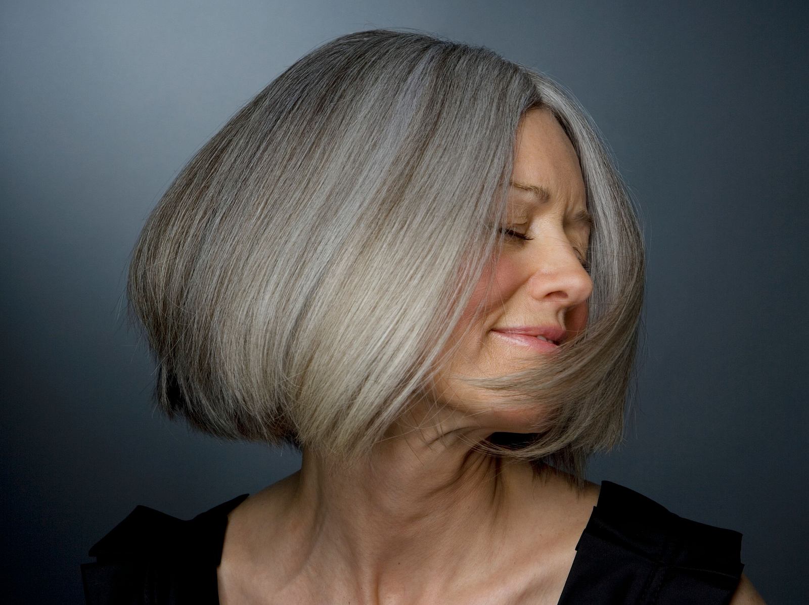 Sleek Chin-Length Bob in Gray Sleek Chin-Length Bob in Gray β Winter Haircuts for Gray Hair