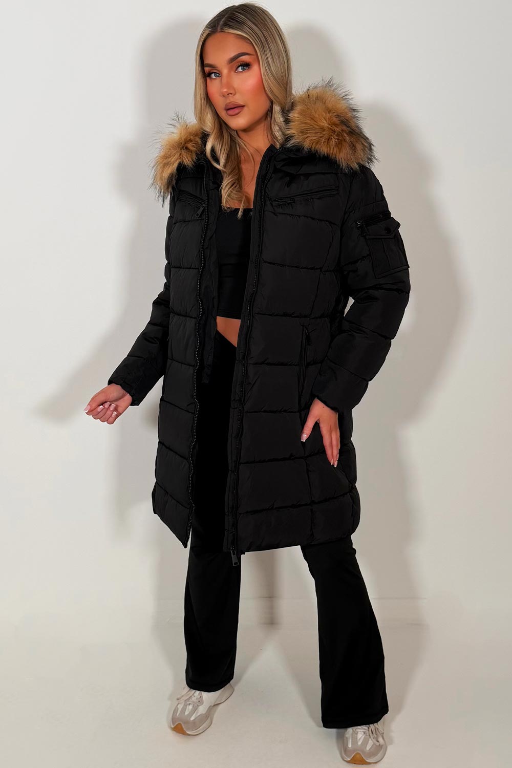 Casual Winter Fitted Long Black Puffer Coat with Faux Fur Hood — Winter Coats for Women