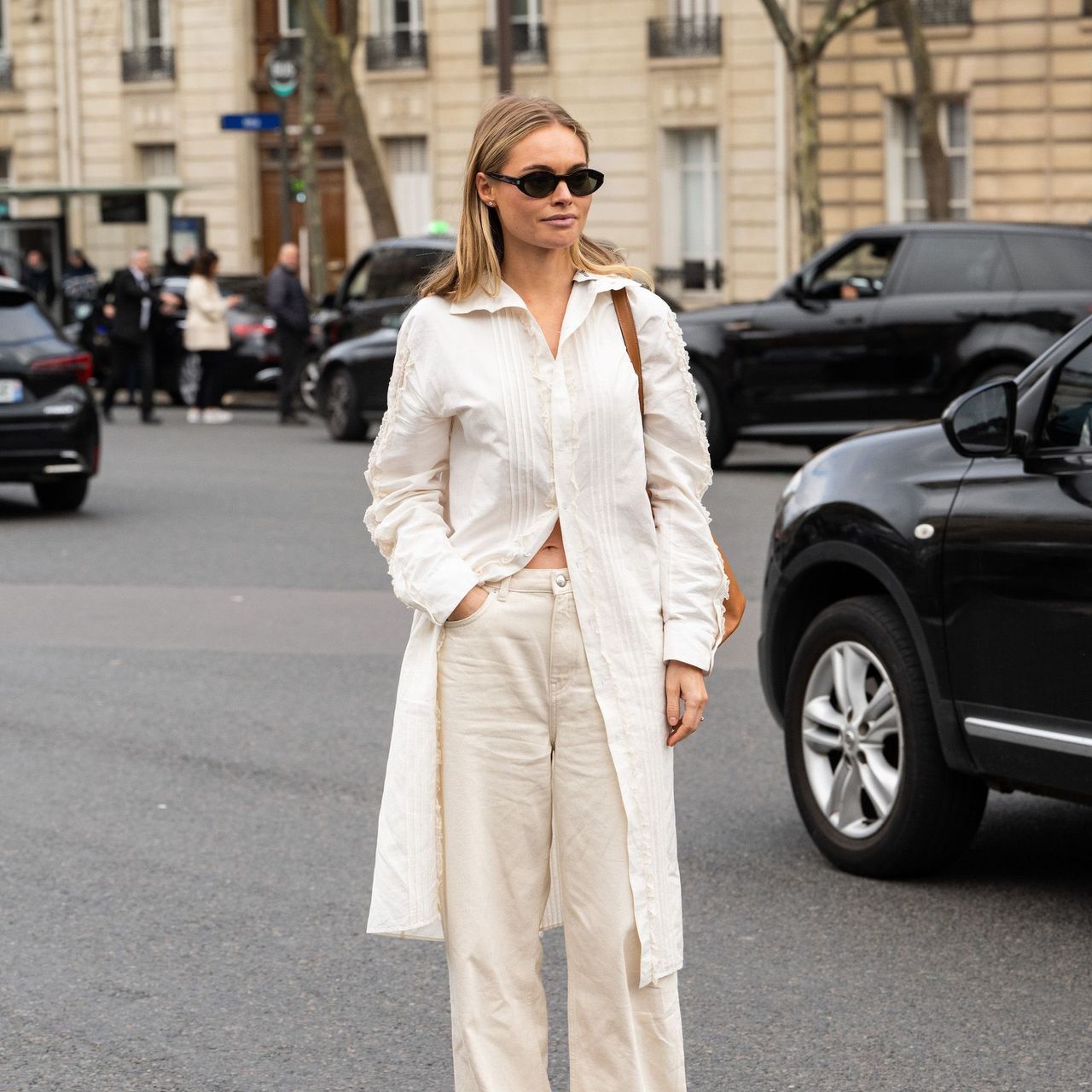 Oversized White Shirt with Beige Wide-Leg Pants Oversized White Shirt with Beige Wide-Leg Pants β Winter to Spring Transition Outfits