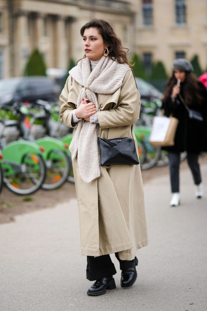 Brunette Visual Idea Brunette Visual Idea β Winter Hairstyles with Scarf