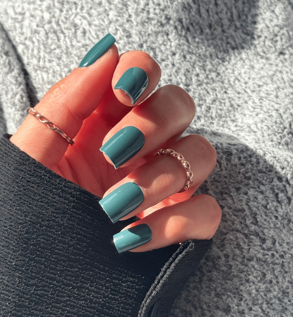 Glossy Visual Idea Glossy Visual Idea β Short Winter Square Nails