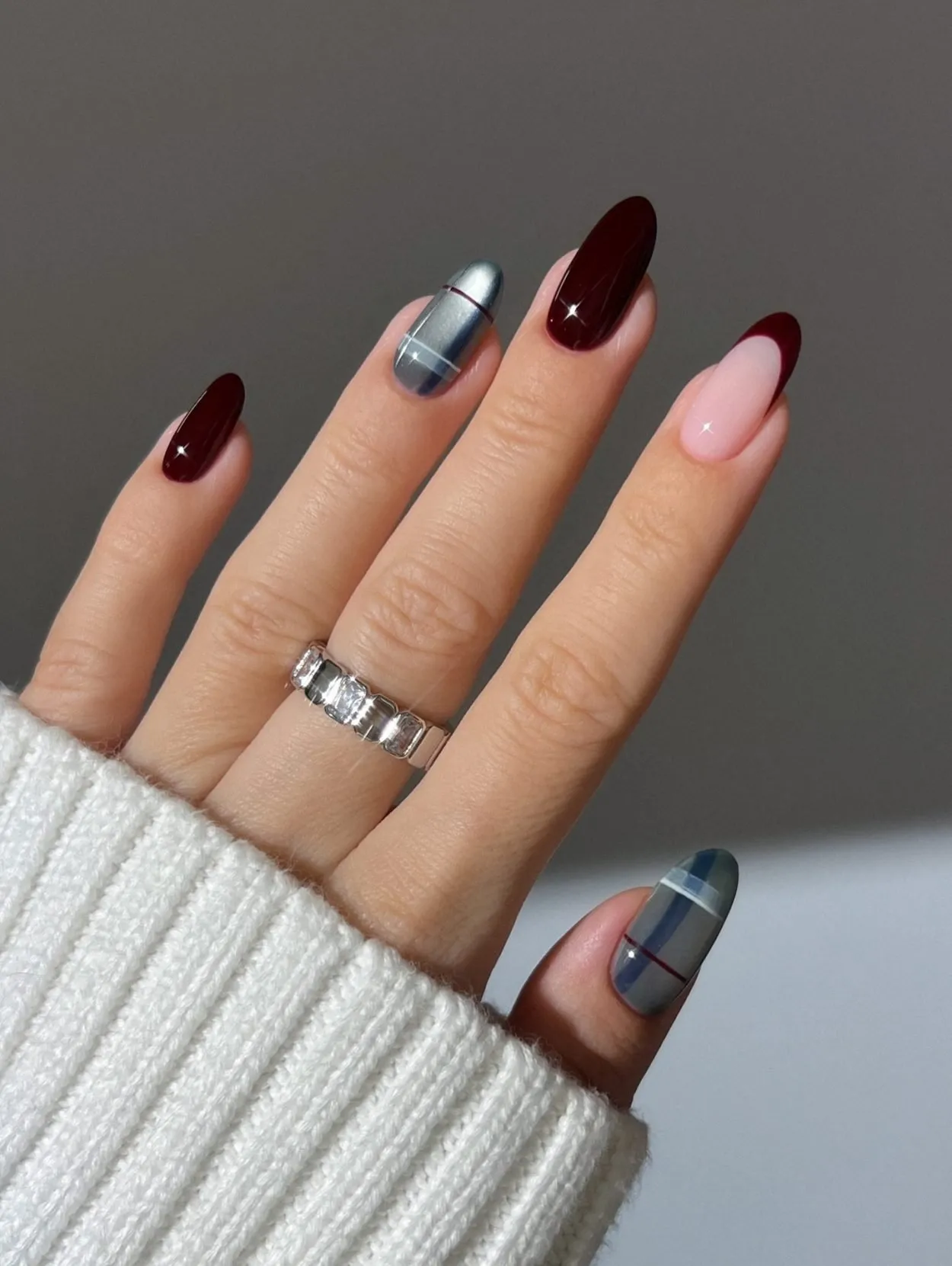 Winter Festive Visual Idea Winter Festive Visual Idea β Winter Almond Nails