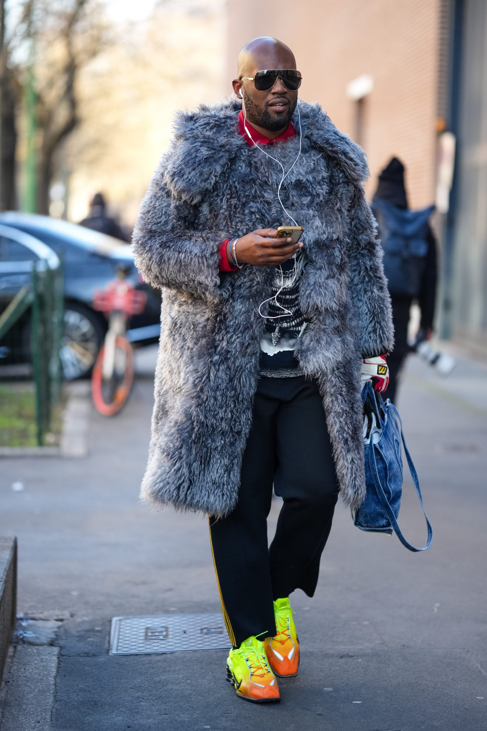 Grey Faux Fur Coat With Neon Sneakers Grey Faux Fur Coat With Neon Sneakers β Long Coat Outfits