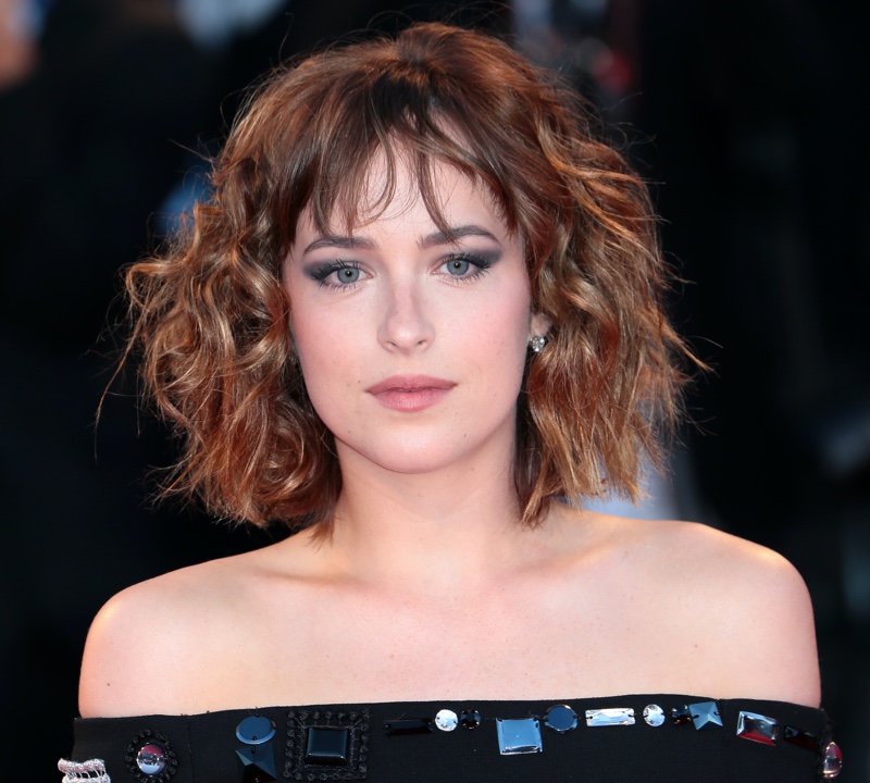Layered Lob with Face-Framing Waves Layered Lob with Face-Framing Waves β Winter Haircuts for Round Faces