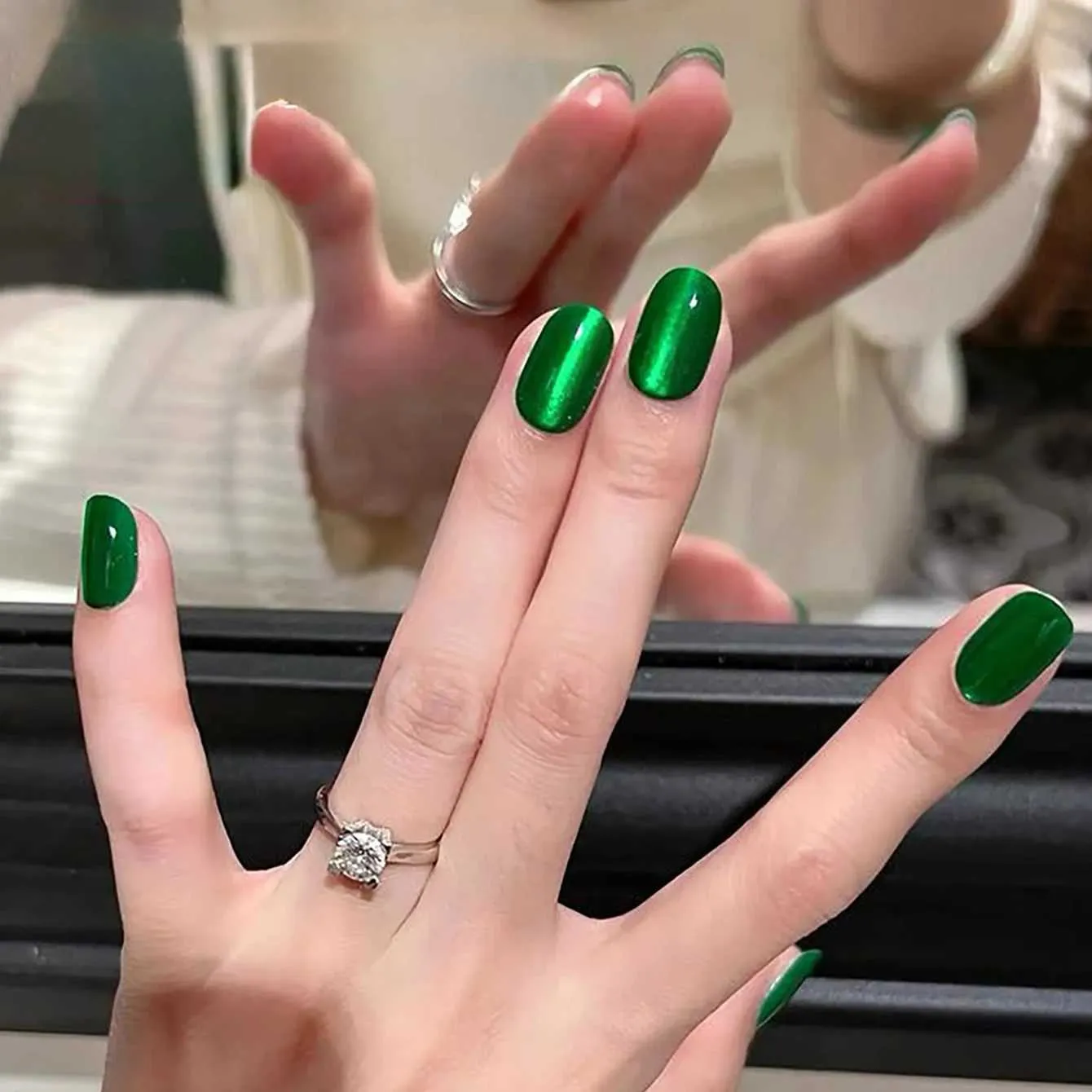 Emerald Green Cat-Eye Glossy Oval Nails — Green Christmas Nails 2026