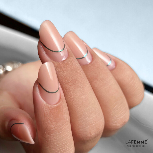 Thin Silver Lines On Accent Nails Visual Idea Thin Silver Lines On Accent Nails Visual Idea β Winter Nude Nails